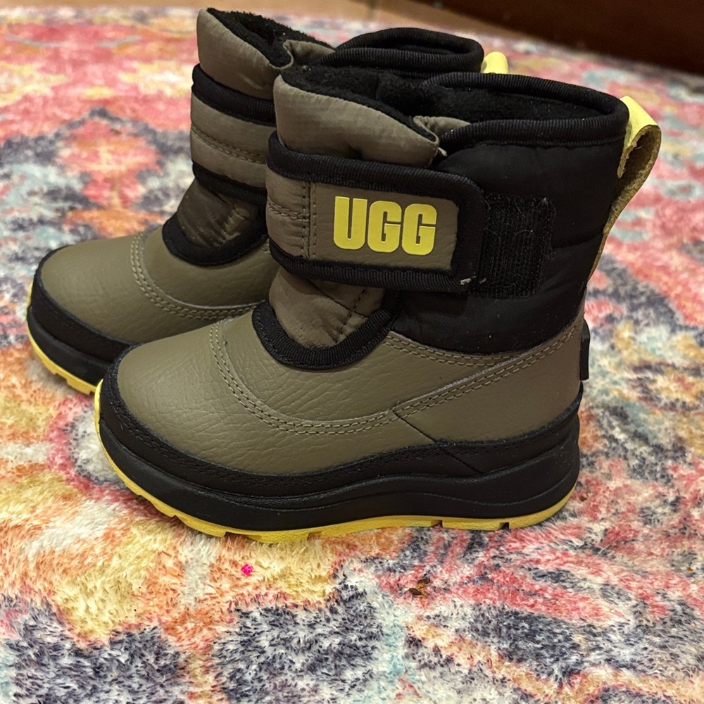 UGG Kids' Black and Tan Boots with Yellow Accents - Boys 6c NWOT